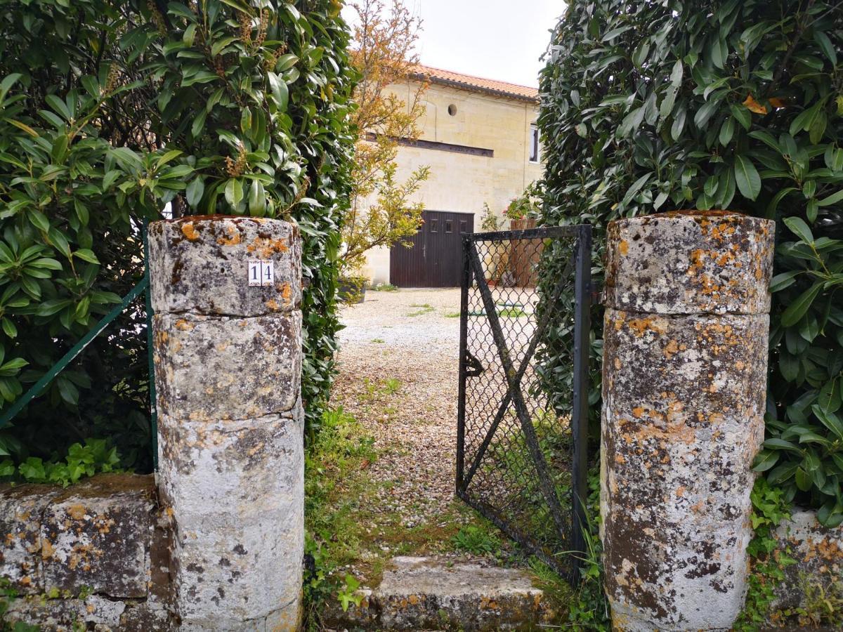 Maison De Campagne Proche Libourne Saint-Denis-de-Pile Exteriör bild